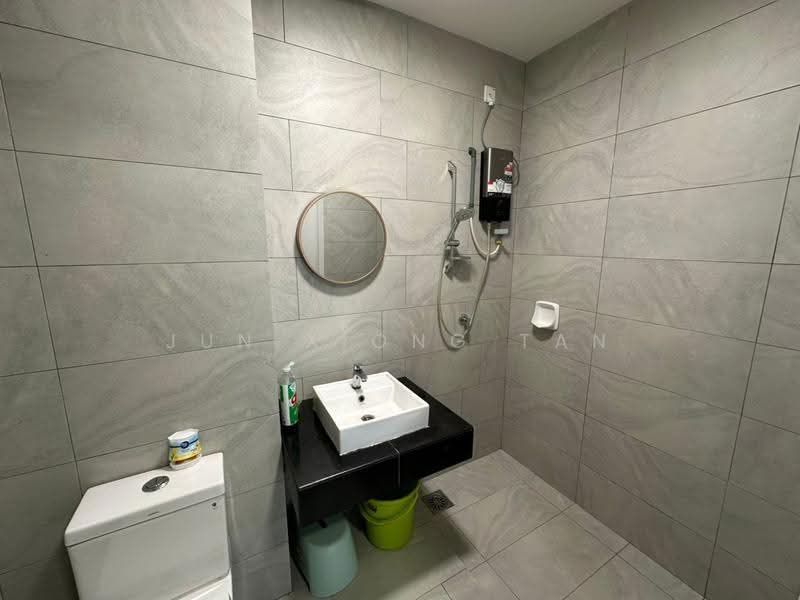 Kediaman Servis untuk Dijual di Sky Trees - Jun Xiong Tan - Bathroom - PropertyGuru.com.my