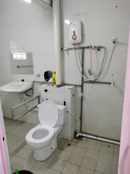 Link Bungalow for Rent in Bukit Indah (Ampang) - Santa Jothi - Bathroom - PropertyGuru.com.my
