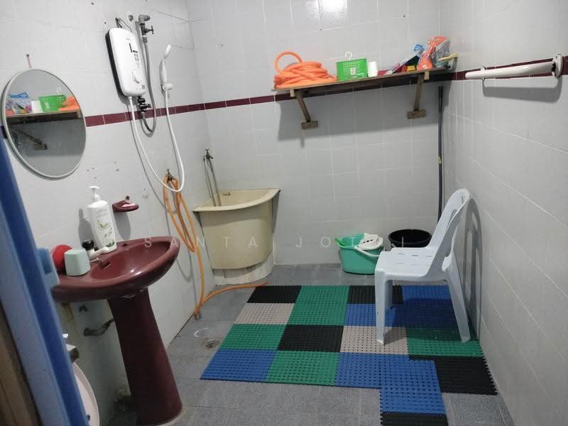 Link Bungalow for Rent in Bukit Indah (Ampang) - Santa Jothi - Bathroom - PropertyGuru.com.my