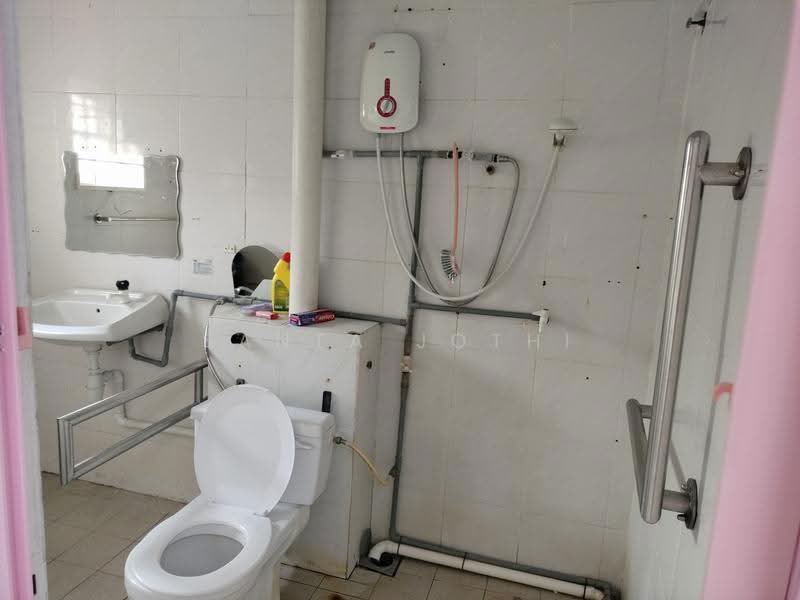 Link Bungalow for Rent in Bukit Indah (Ampang) - Santa Jothi - Bathroom - PropertyGuru.com.my