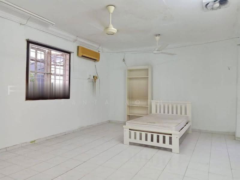 Link Bungalow for Rent in Bukit Indah (Ampang) - Santa Jothi - Bedroom - PropertyGuru.com.my