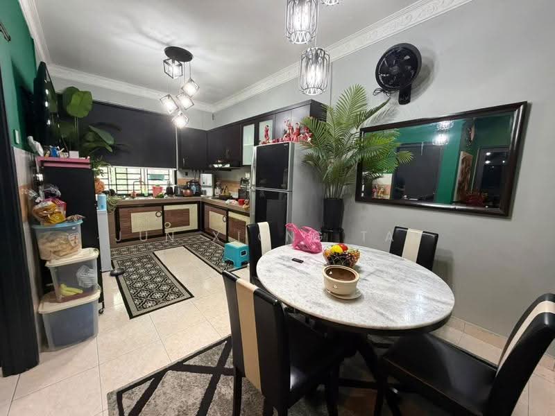 Rumah Teres 1-Tingkat untuk Dijual di Taman Kempas Indah (Tebrau) - Jun Xiong Tan - Kitchen - PropertyGuru.com.my