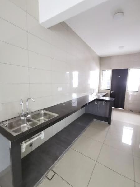 2-storey Terraced House for Sale in Taman Bukit Subang (Shah Alam) - Raiden Yap - Kitchen - PropertyGuru.com.my