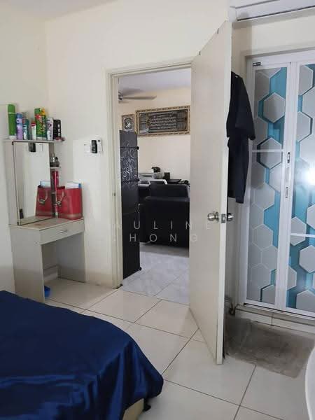 Pangsapuri untuk Dijual di Lakeview Apartments - Pauline Chong - Bedroom - PropertyGuru.com.my