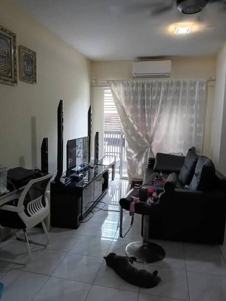 Pangsapuri untuk Dijual di Lakeview Apartments - Pauline Chong - Living Room - PropertyGuru.com.my
