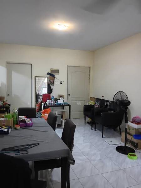 Pangsapuri untuk Dijual di Lakeview Apartments - Edwin Wong - Living Room - PropertyGuru.com.my