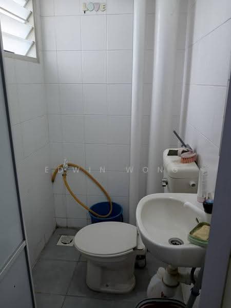 Pangsapuri untuk Dijual di Lakeview Apartments - Edwin Wong - Bathroom - PropertyGuru.com.my