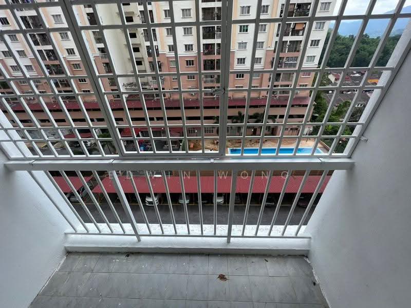 Pangsapuri untuk Dijual di Lakeview Apartments - Edwin Wong - Balcony - PropertyGuru.com.my