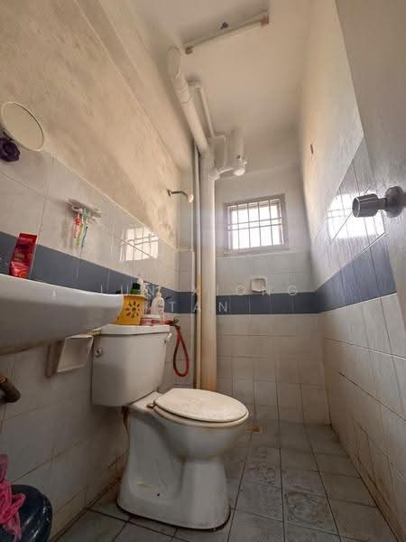 Apartment for Sale at Sri Kenari Apartment - Jun Xiong Tan - Bathroom - PropertyGuru.com.my