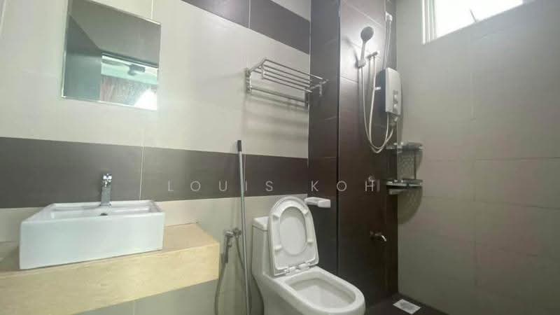 Kediaman Servis untuk Dijual di Twin Tower Residence - YL Koh - Bathroom - PropertyGuru.com.my