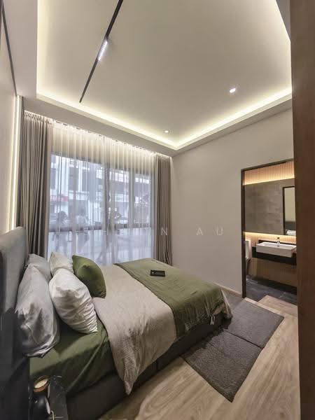 Kediaman Servis untuk Dijual di R&F Princess Cove Phase 1 - Shaun Au - Bedroom - PropertyGuru.com.my