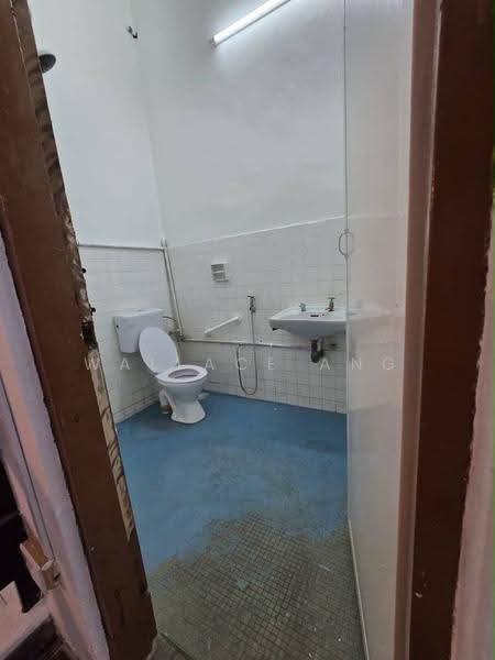 2-storey Terraced House for Sale in Taman Tasek (Johor Bahru) - Wallace Ang - Bathroom - PropertyGuru.com.my