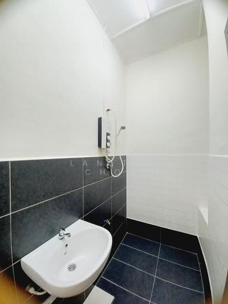 Terraced House for Rent in Taman Titiwangsa (Kluang) - Lan Tai Chow - Bathroom - PropertyGuru.com.my