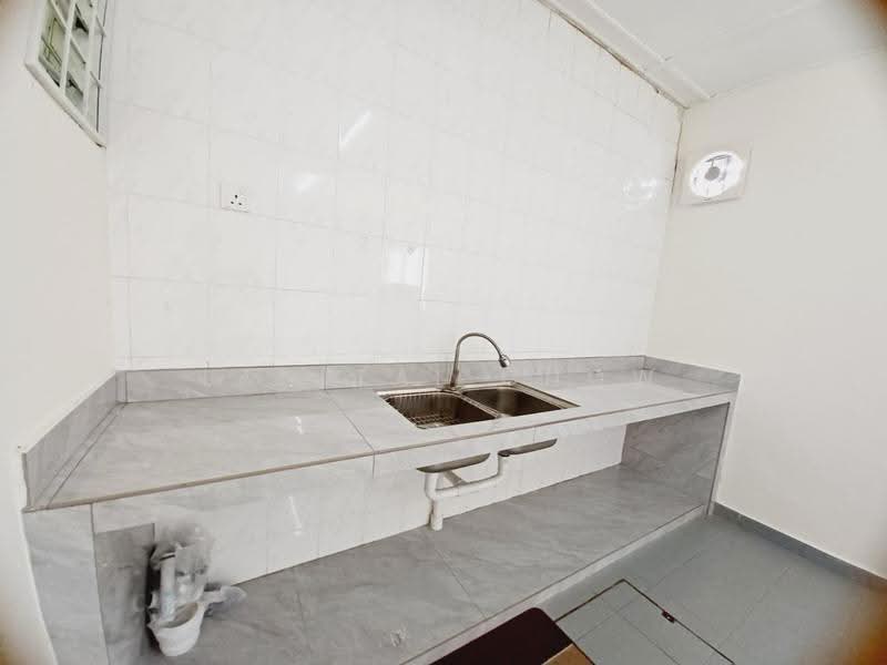 Terraced House for Rent in Taman Titiwangsa (Kluang) - Lan Tai Chow - Kitchen - PropertyGuru.com.my