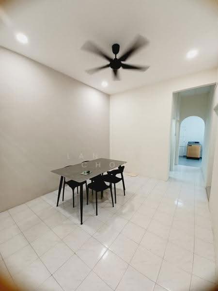 Terraced House for Rent in Taman Titiwangsa (Kluang) - Lan Tai Chow - Dining Room - PropertyGuru.com.my