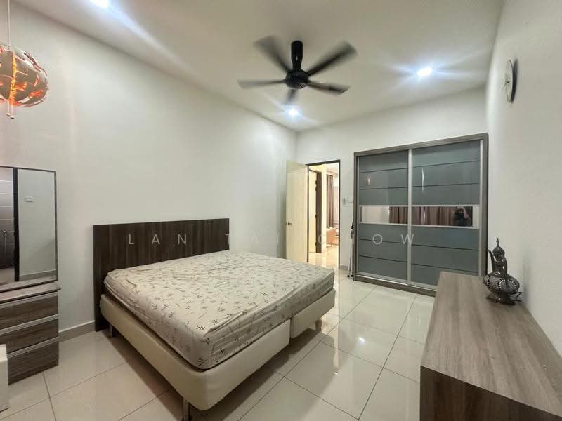 Bungalow House for Sale in Kluang (Johor) - Lan Tai Chow - Bedroom - PropertyGuru.com.my
