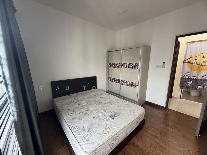 Kediaman Servis untuk Dijual di Country Garden Central Park - Siau Tong Ling - Bedroom - PropertyGuru.com.my