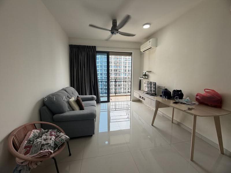 Kediaman Servis untuk Dijual di Country Garden Central Park - Siau Tong Ling - Living Room - PropertyGuru.com.my
