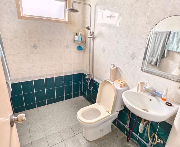 Pangsapuri untuk Dijual di Sri Intan 2 - Ron Yap - Bathroom - PropertyGuru.com.my