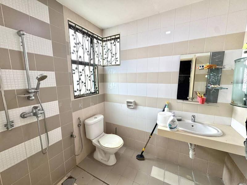 Rumah Berkembar untuk Dijual di Puncak Bangi (Bandar Baru Bangi) - Fikri Yasmin - Bathroom - PropertyGuru.com.my