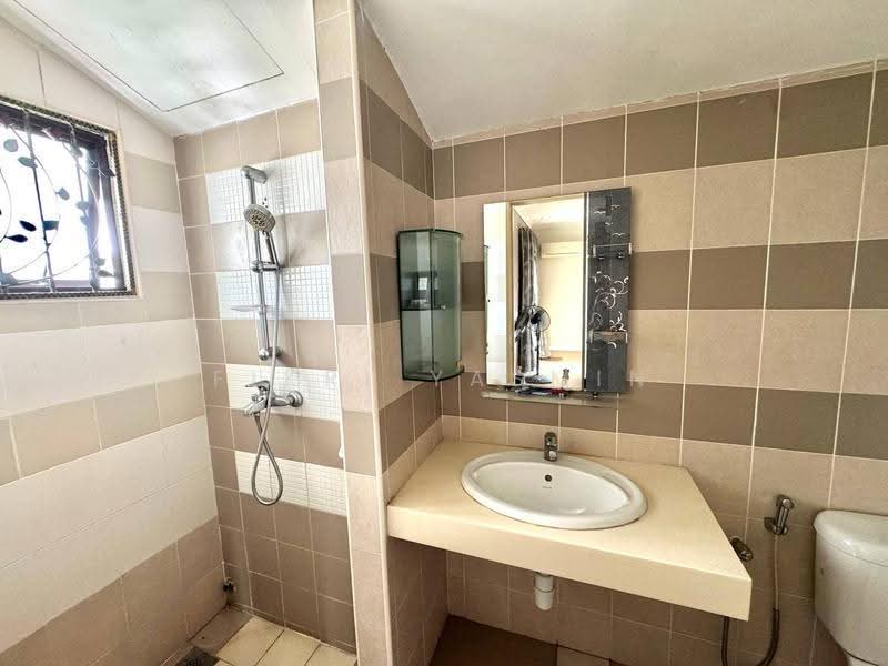 Rumah Berkembar untuk Dijual di Puncak Bangi (Bandar Baru Bangi) - Fikri Yasmin - Bathroom - PropertyGuru.com.my