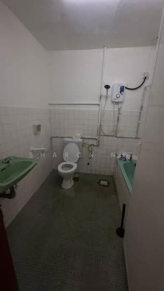 Rumah Teres 2-Tingkat untuk Dijual di Taman Tasek (Johor Bahru) - Sharon Ng - Bathroom - PropertyGuru.com.my