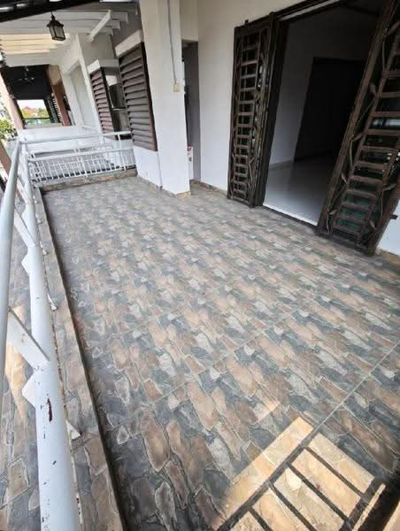 2.5-storey Terraced House for Sale in Taman Meranti Jaya (Puchong) - Shanice Low - Balcony - PropertyGuru.com.my