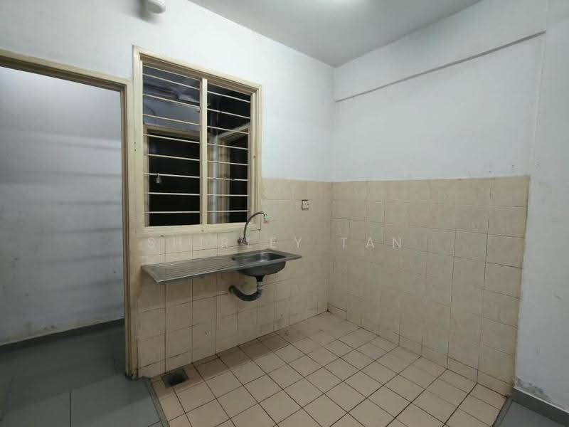 Flat for Rent at Pangsapuri Ceria - Shirley Tan - Kitchen - PropertyGuru.com.my