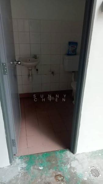 Factory for Sale in Puchong (Selangor) - Sunny Chien - Bathroom - PropertyGuru.com.my