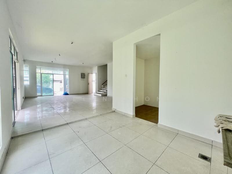 Rumah Berkembar untuk Dijual di Balakong (Selangor) - Raelyn Chong - Living Room - PropertyGuru.com.my