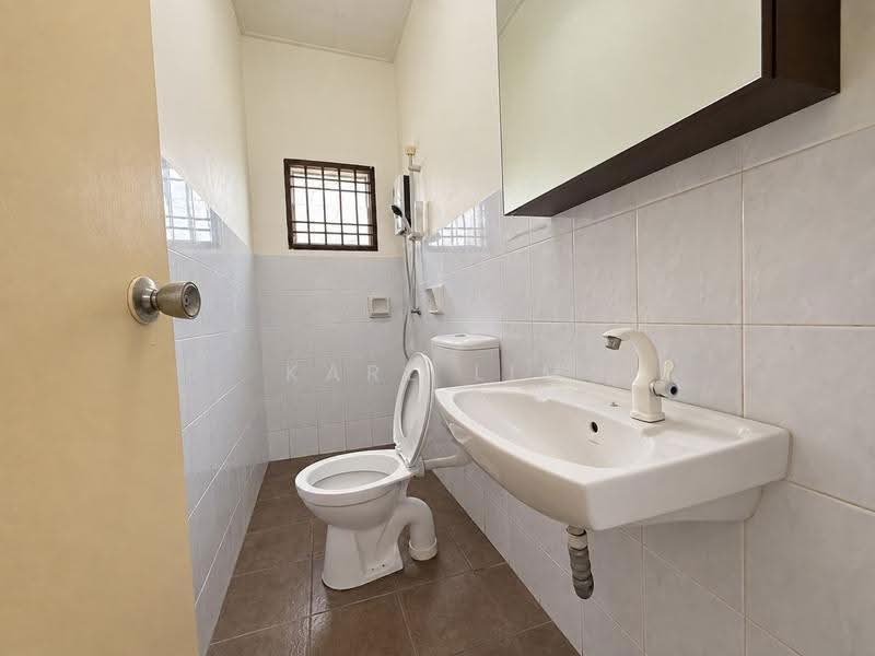 2-storey Terraced House for Sale in Taman Puteri Wangsa (Ulu Tiram) - Karl Lim - Bathroom - PropertyGuru.com.my
