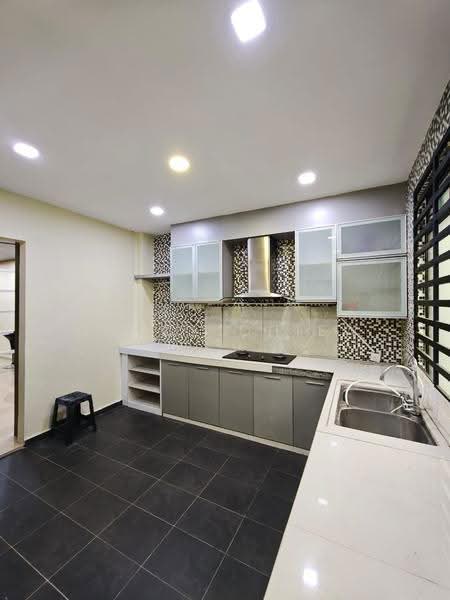 Rumah Teres 2-Tingkat untuk Disewa di Taman Mount Austin (Tebrau) - Grace Chiew - Kitchen - PropertyGuru.com.my