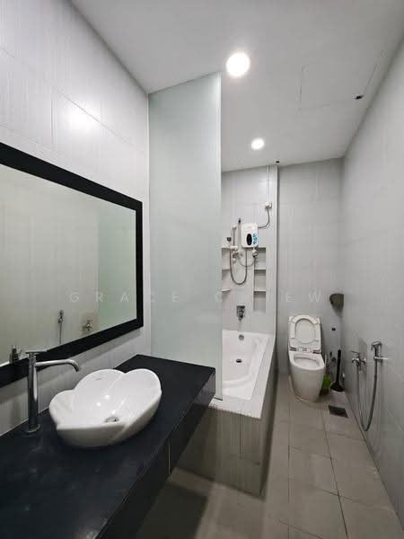 Rumah Teres 2-Tingkat untuk Disewa di Taman Mount Austin (Tebrau) - Grace Chiew - Bathroom - PropertyGuru.com.my