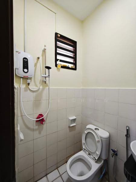 Rumah Teres 2-Tingkat untuk Disewa di Taman Mount Austin (Tebrau) - Grace Chiew - Bathroom - PropertyGuru.com.my