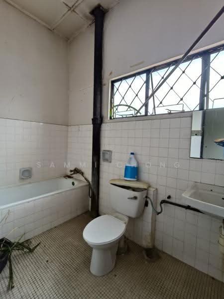 2-storey Terraced House for Sale in Taman Cempaka (Ampang) - Sammi Chong - Bathroom - PropertyGuru.com.my