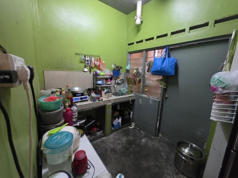 Flat for Sale at Taman Pulai Utama - Zoey Lee - Kitchen - PropertyGuru.com.my