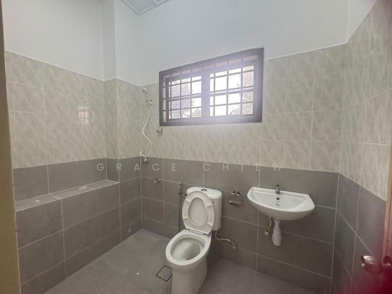 Rumah Teres 2-Tingkat untuk Disewa di Taman Desa Tebrau (Tebrau) - Grace Chiew - Bathroom - PropertyGuru.com.my
