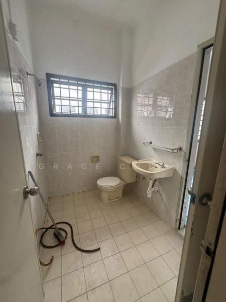Rumah Teres 2-Tingkat untuk Disewa di Taman Desa Tebrau (Tebrau) - Grace Chiew - Bathroom - PropertyGuru.com.my