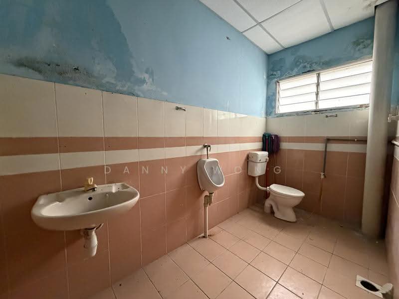 Shop / Office for Rent in Batang Kali (Rawang) - Danny Wong - Bathroom - PropertyGuru.com.my