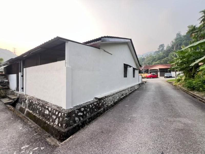 Rumah Teres untuk Dijual di Taman Sri Pulasan (Seremban) - Deeja Zakaria - Exterior - PropertyGuru.com.my
