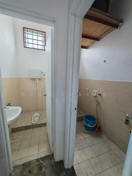 Shop / Office untuk Disewa di Skudai (Johor) - Hong Charng Lee - Bathroom - PropertyGuru.com.my