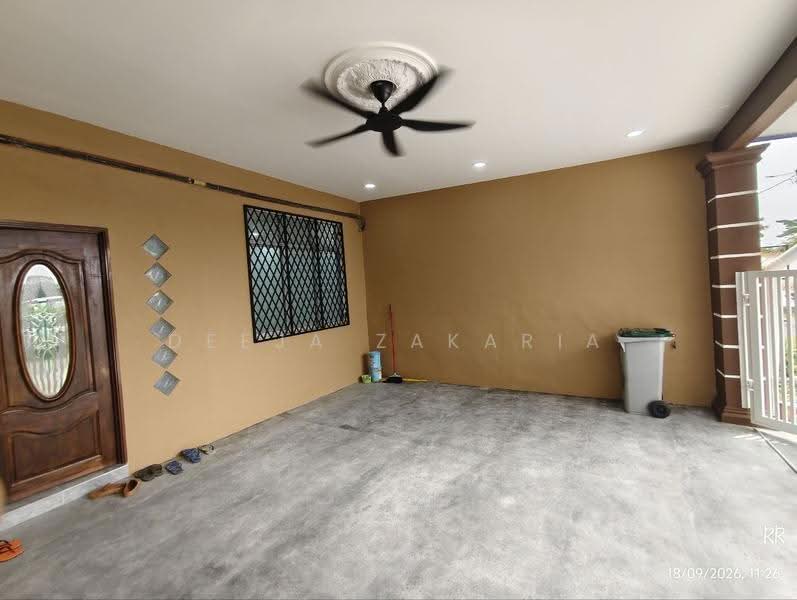 Rumah Teres untuk Dijual di Senawang (Negeri Sembilan) - Deeja Zakaria - Entrance - PropertyGuru.com.my