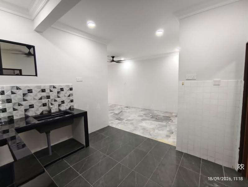 Rumah Teres untuk Dijual di Senawang (Negeri Sembilan) - Deeja Zakaria - PropertyGuru.com.my