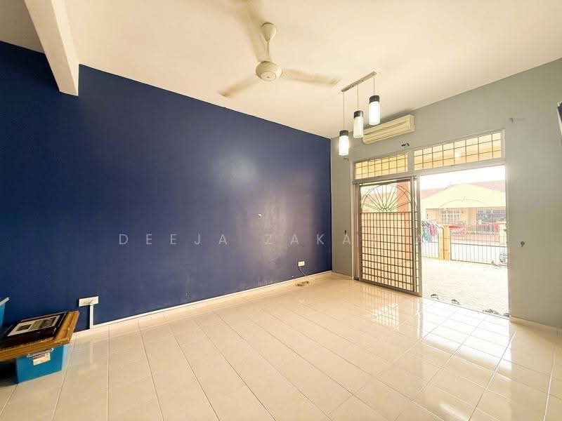Rumah Teres untuk Dijual di Seremban (Negeri Sembilan) - Deeja Zakaria - Living Room - PropertyGuru.com.my