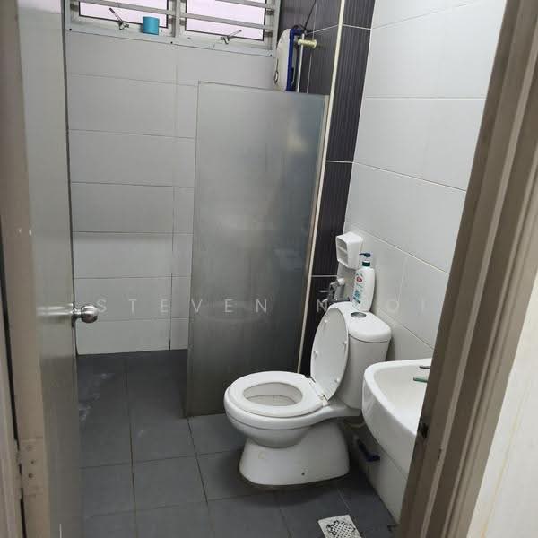 Service Residence for Sale at Larkin Heights - Steven Ngoi - Bathroom - PropertyGuru.com.my
