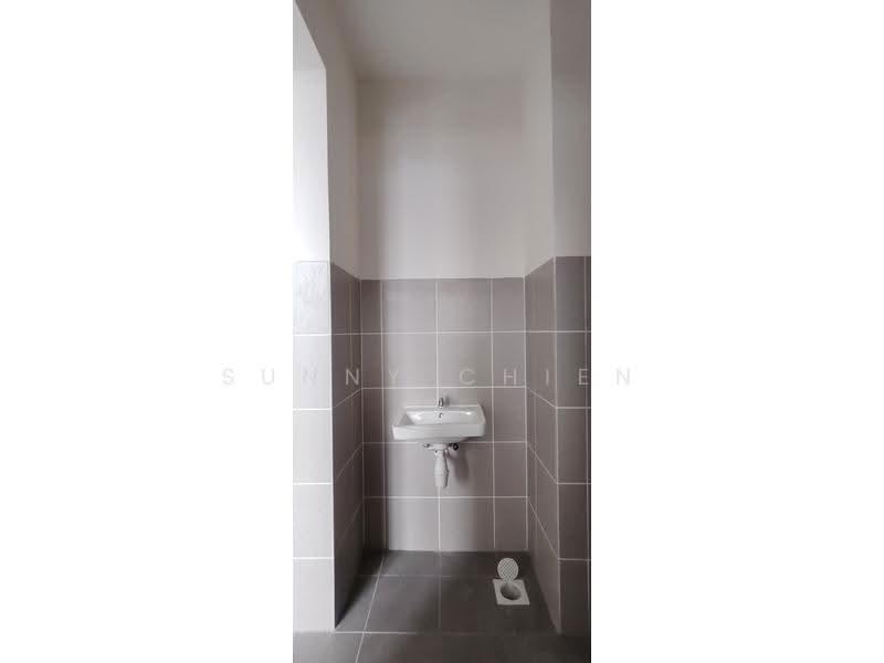 Shop for Rent in Kajang (Selangor) - Sunny Chien - Bathroom - PropertyGuru.com.my