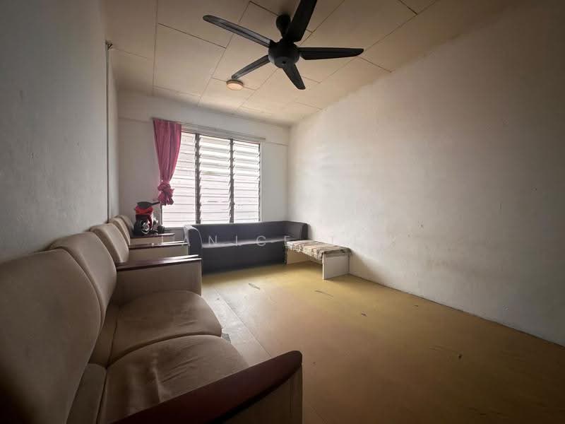 Flat for Sale at Sri Lanang - Janice Teo - Living Room - PropertyGuru.com.my