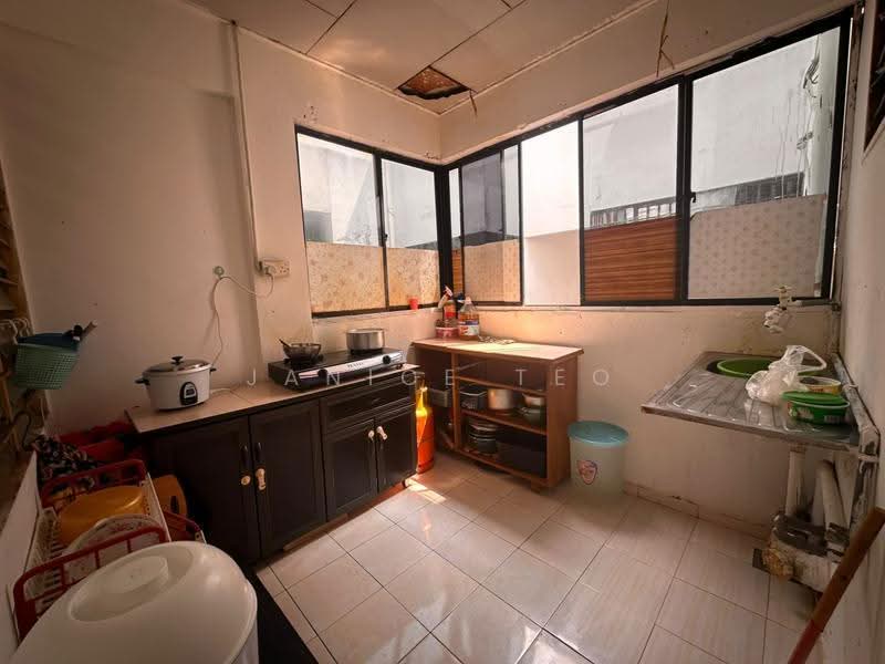 Flat for Sale at Sri Lanang - Janice Teo - Kitchen - PropertyGuru.com.my