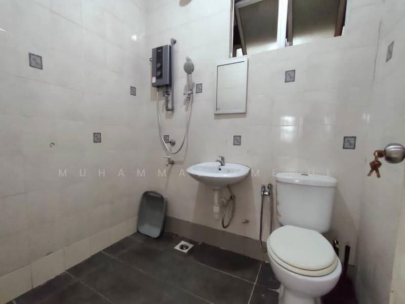 Condominium for Rent at De Rozelle - Muhammad Amerul - Bathroom - PropertyGuru.com.my