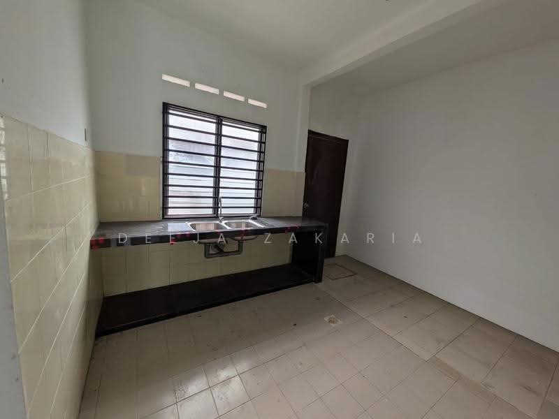 Terraced House for Sale in Taman Intan Perdana (Si Rusa) - Deeja Zakaria - Kitchen - PropertyGuru.com.my